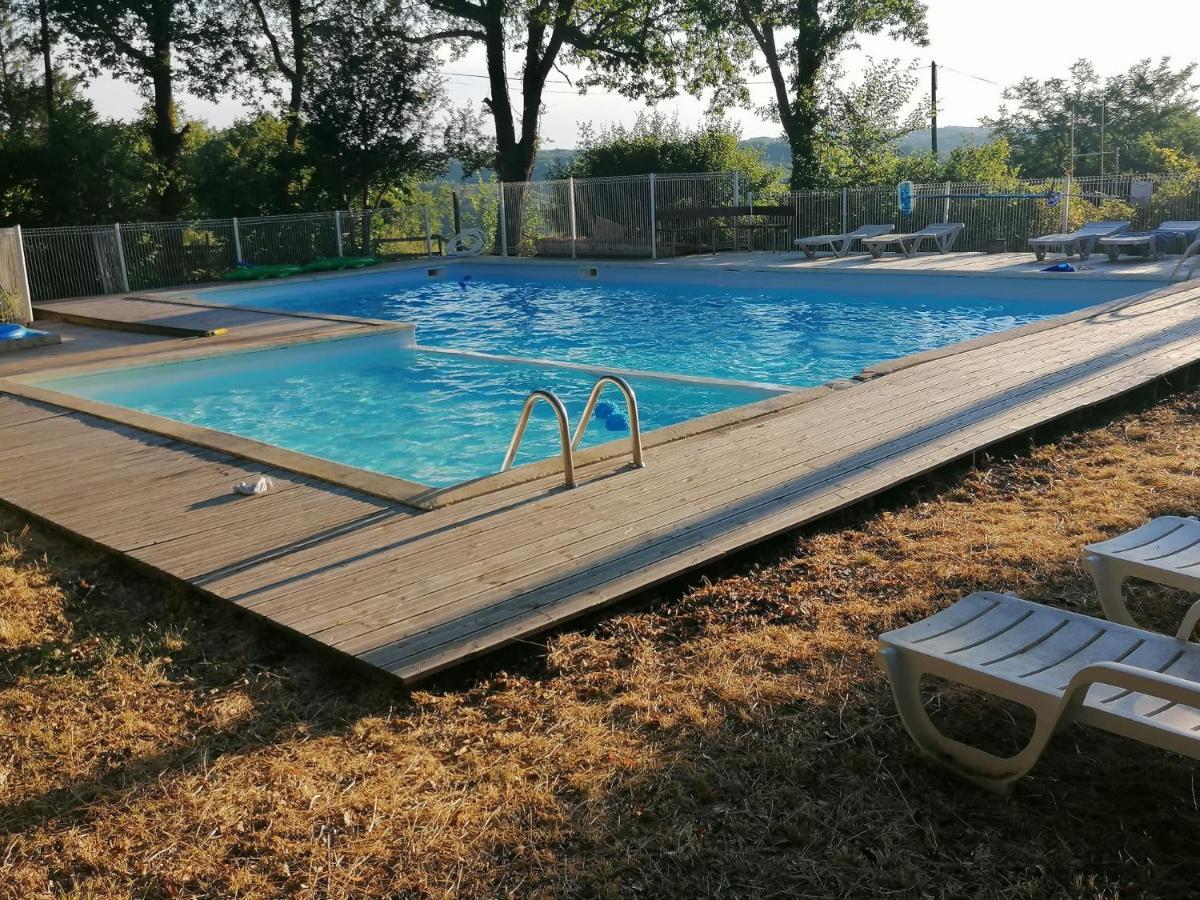 Holiday home 3-gite 4 Personnes Avec Piscine Saint-Aubin-de-Nabirat